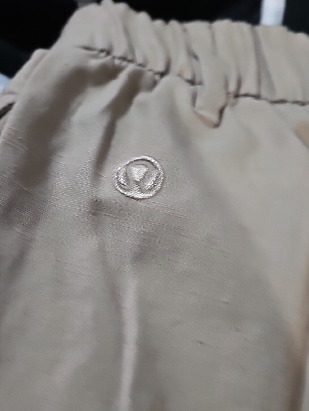 lululemon athletica High-Waist Pleated Shorts in Light Beige - Picture 3 of 4